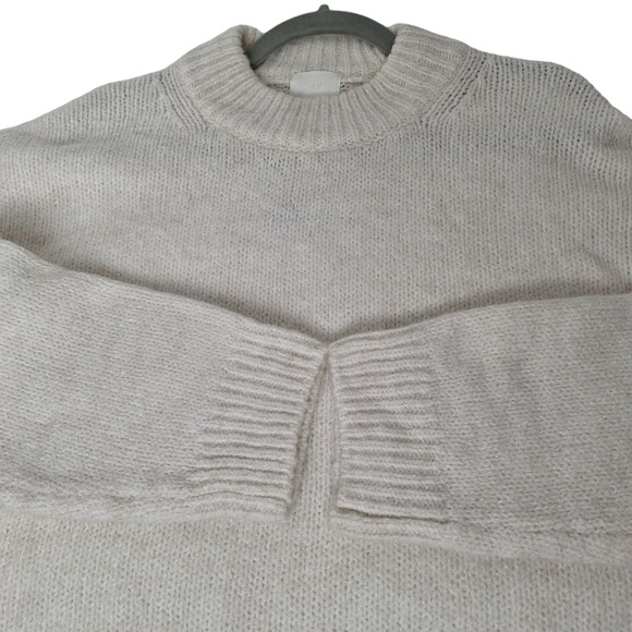 H&M Medium Wool Alpaca Blend Long Sleeve Mock-Neck Oversized Sweater - Picture 4 of 11